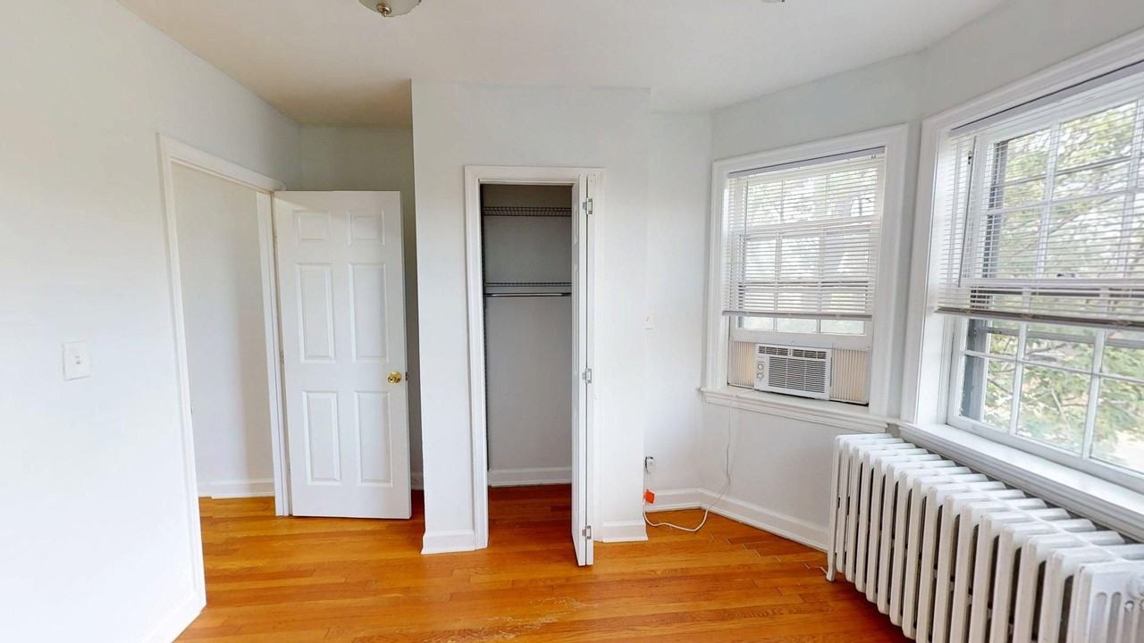 2925 Penn Ave SE - Photo 5 of 14