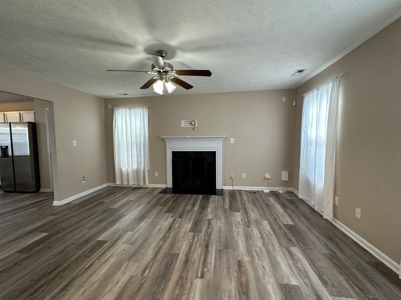 2120 Saint Nicholas Dr - Photo 3 of 32