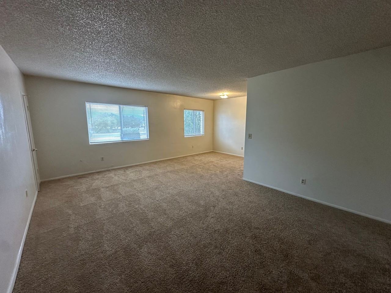 810 S Kolb Rd #4 - Photo 2 of 8