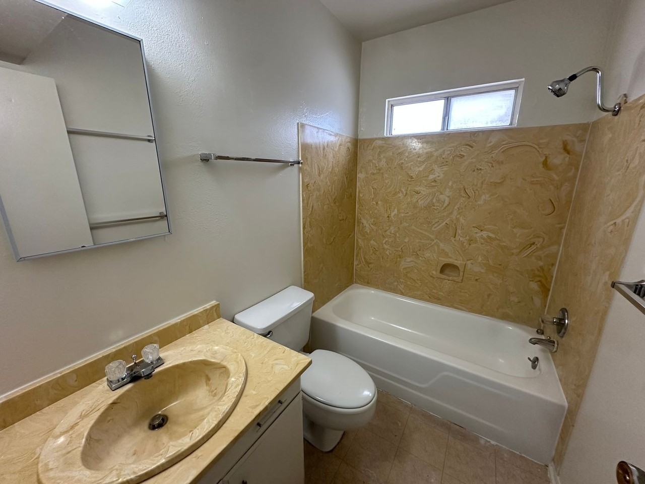 810 S Kolb Rd #4 - Photo 4 of 8