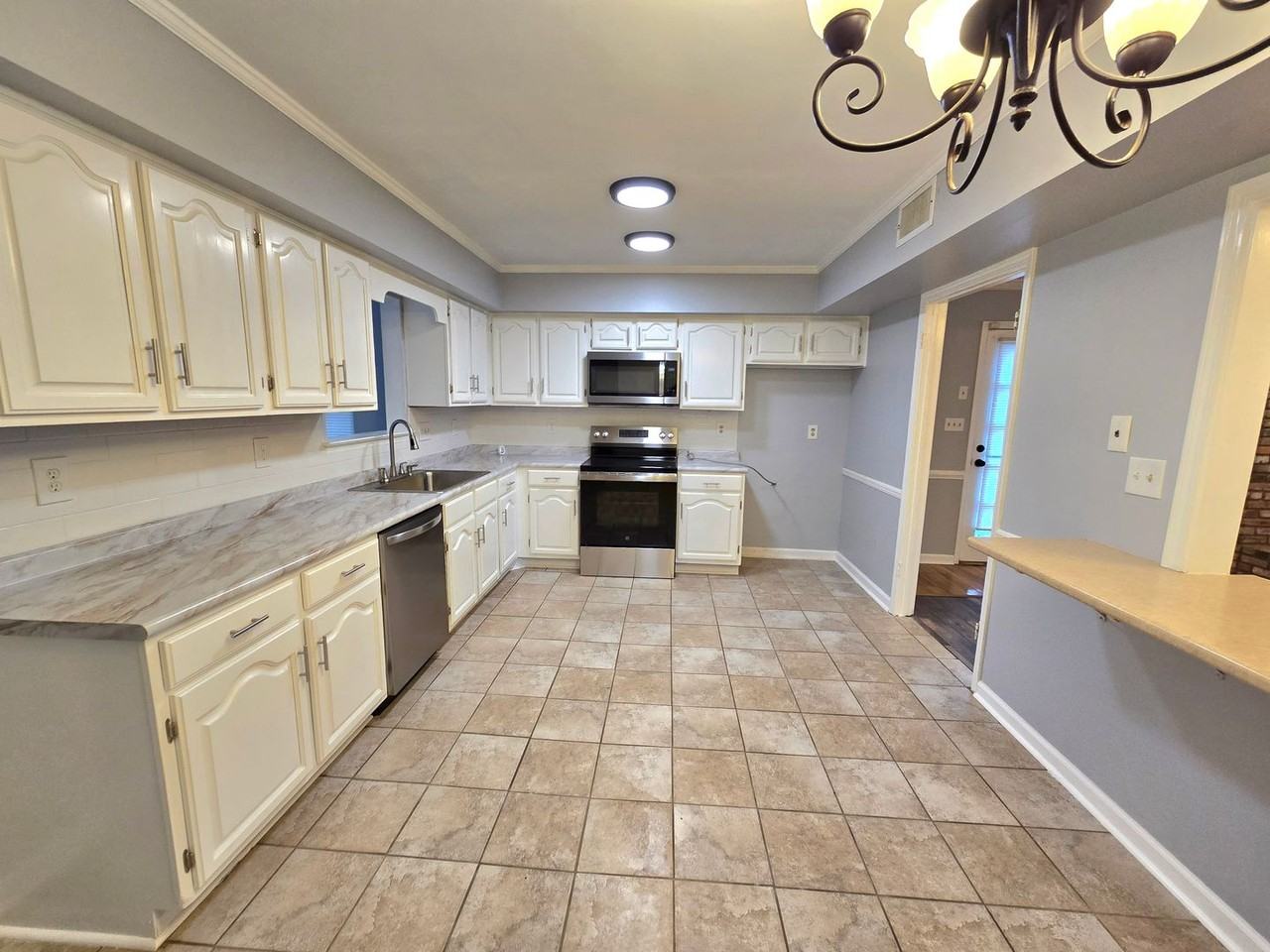 1211 Dalraida Rd - Photo 3 of 22