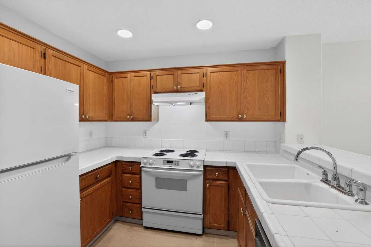 42016 Nw Barton Ct - Photo 3 of 17