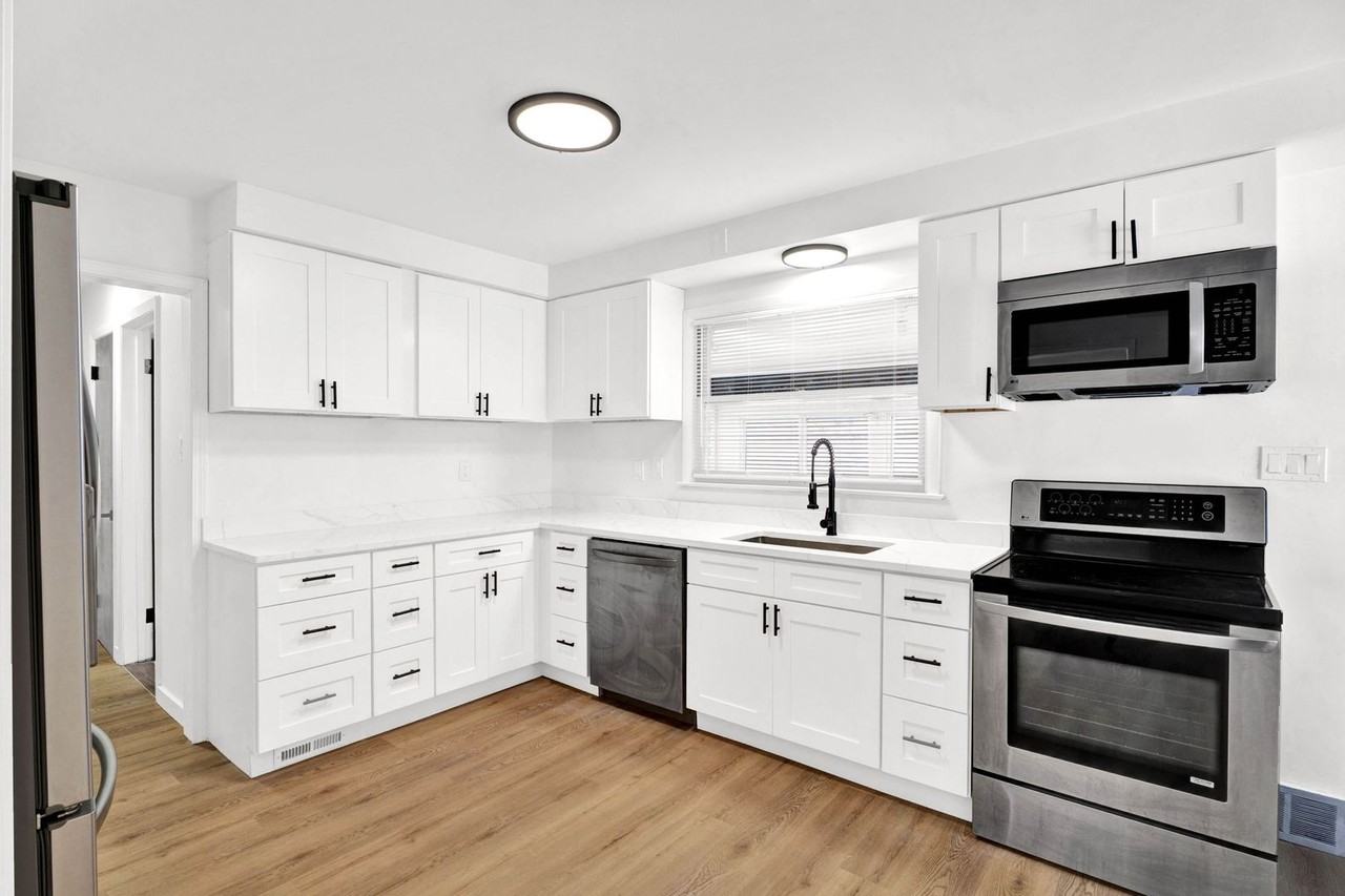 2580 Walnut Lake Rd - Photo 3 of 27