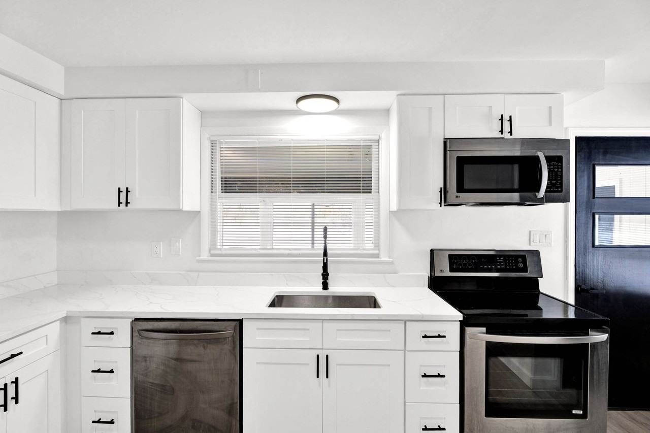 2580 Walnut Lake Rd - Photo 5 of 27