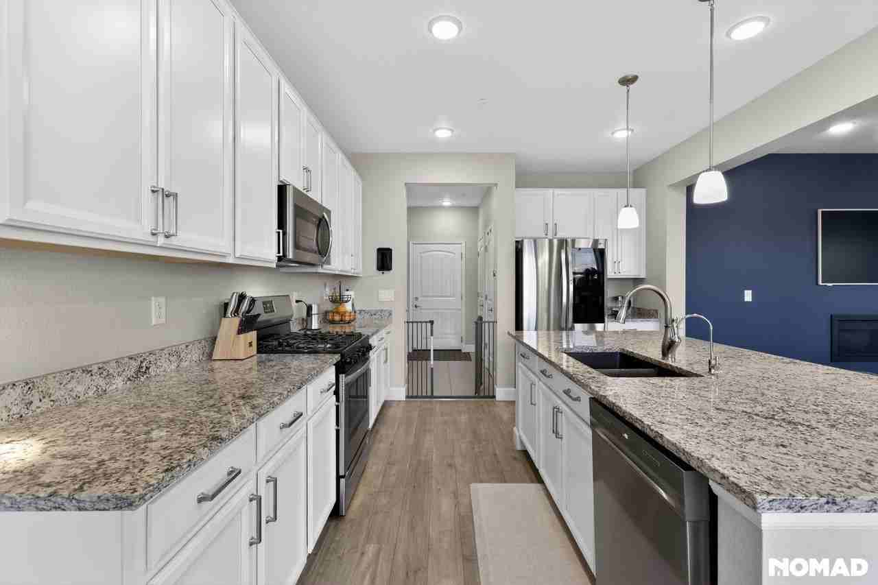 15627 Kitchener Way - Photo 5 of 37