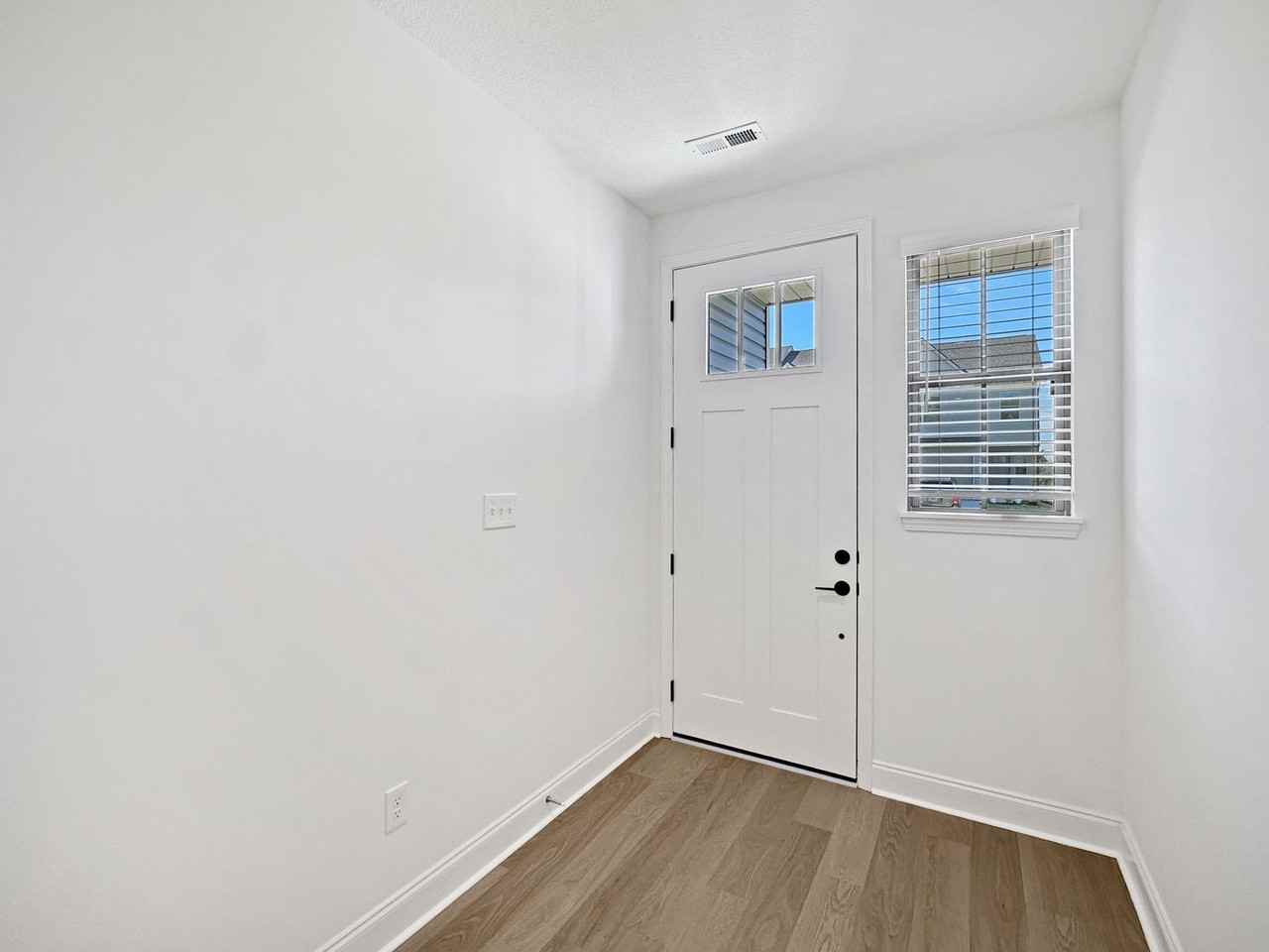 1724 Bennett Village Dr - Photo 4 of 32