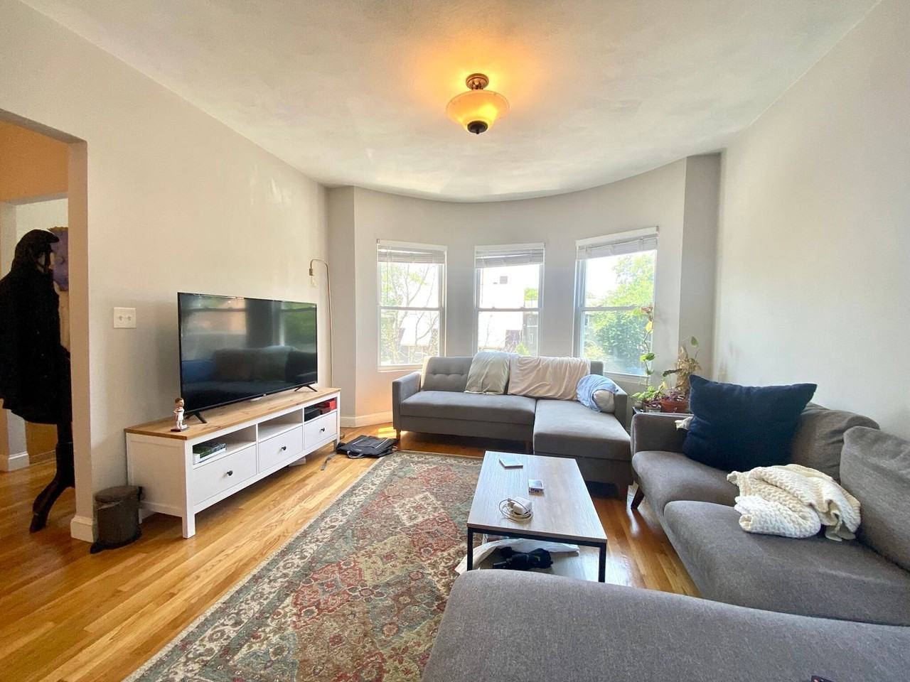 1445 Cambridge St - Photo 6 of 38