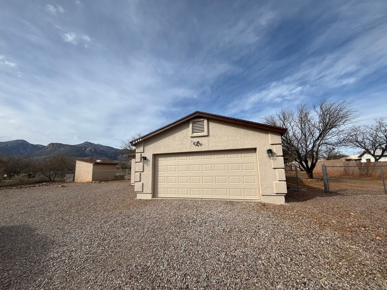 5342 S San Pedro Ave - Photo 2 of 40