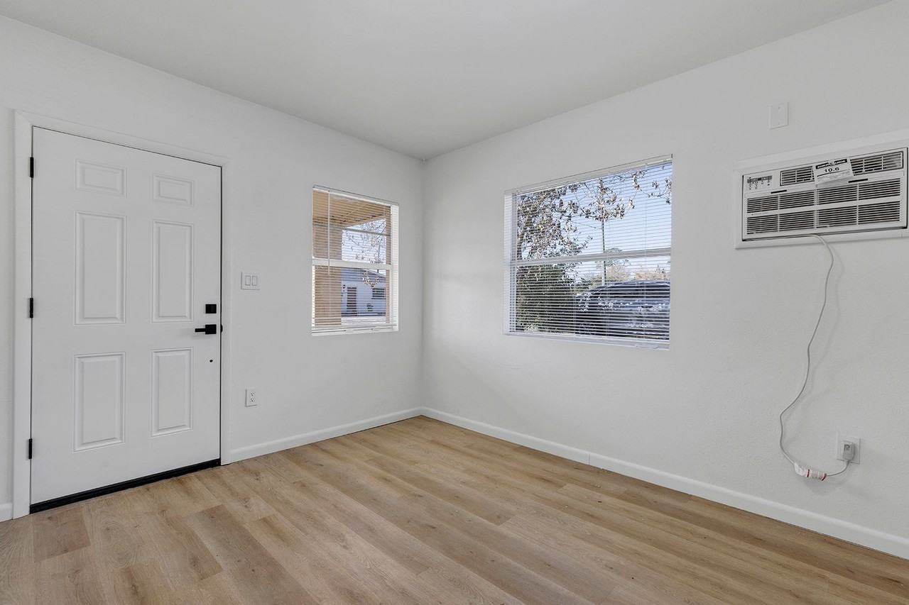 734 Thomas Ln - Photo 6 of 15