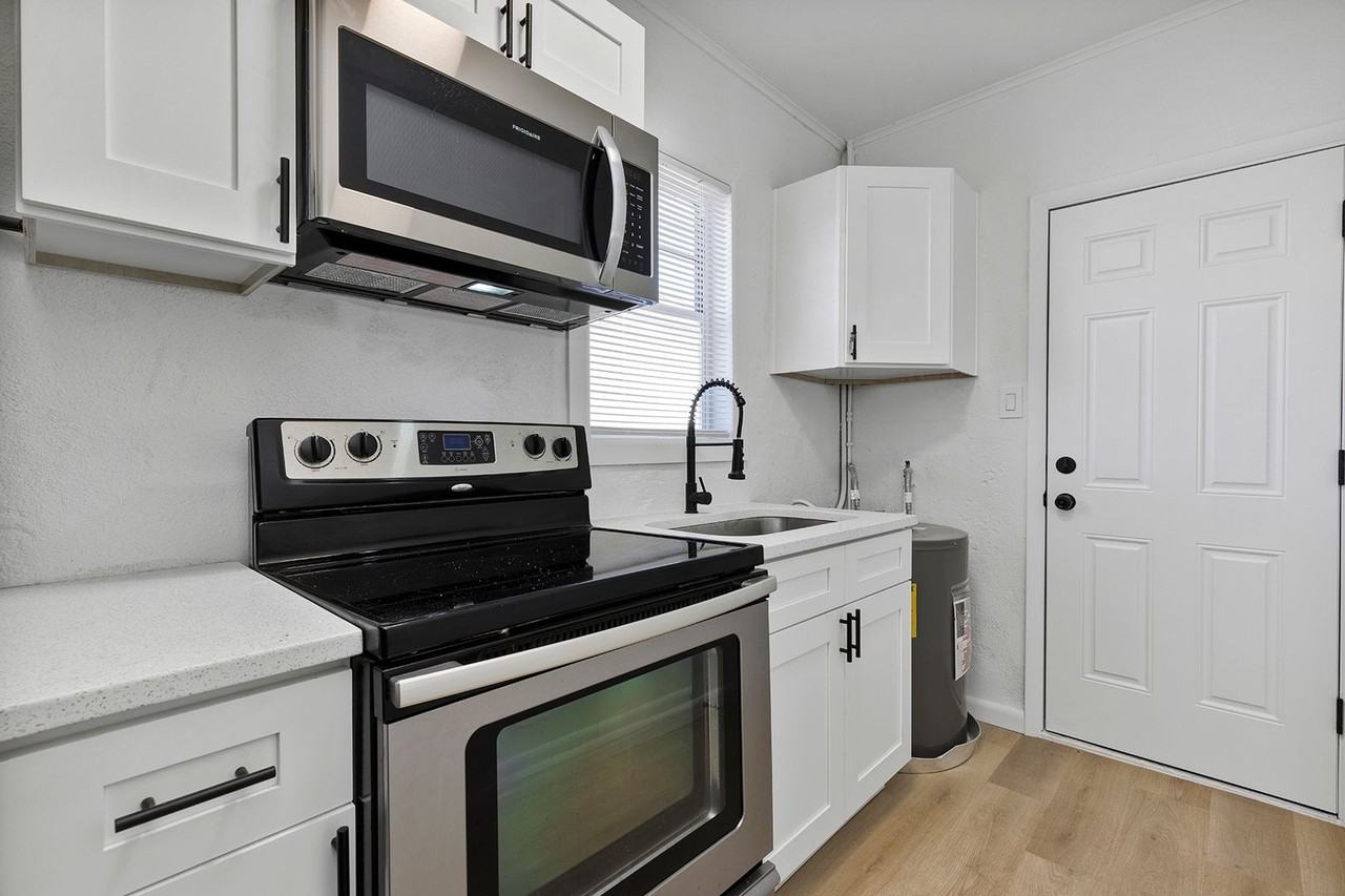 734 Thomas Ln - Photo 7 of 15