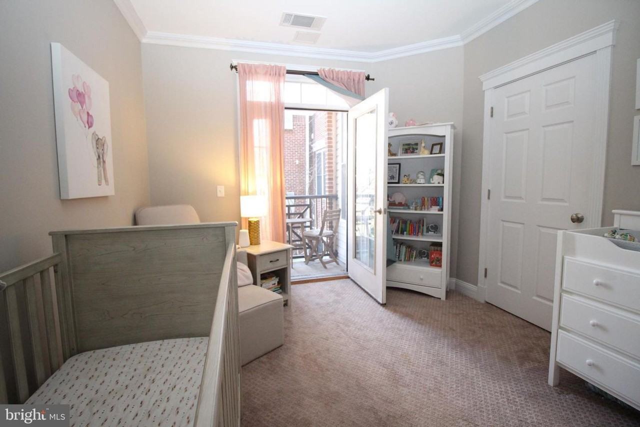 200 W Elm St - Photo 4 of 15