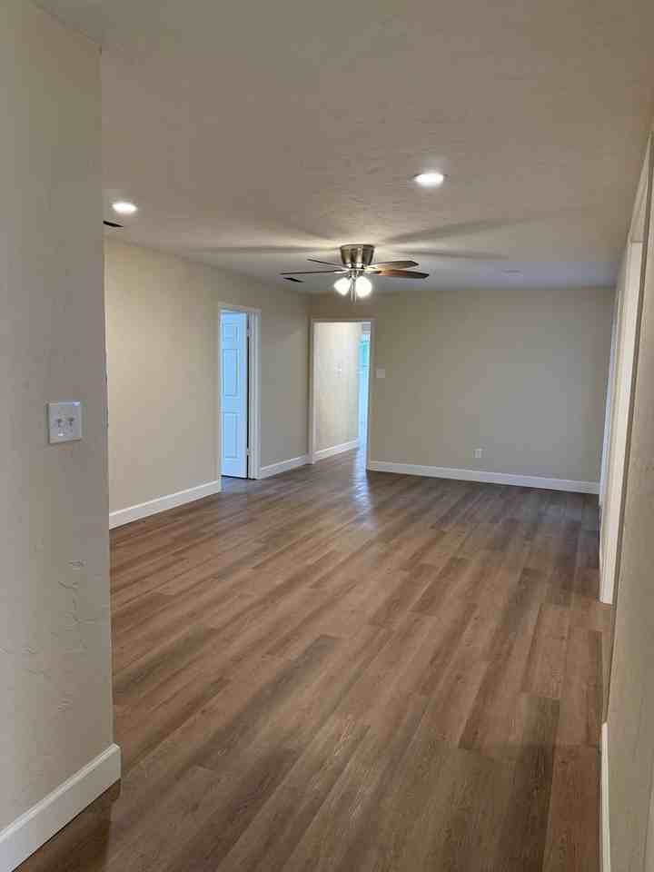 1407 Miami Dr - Photo 3 of 10