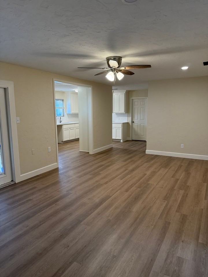 1407 Miami Dr - Photo 4 of 10