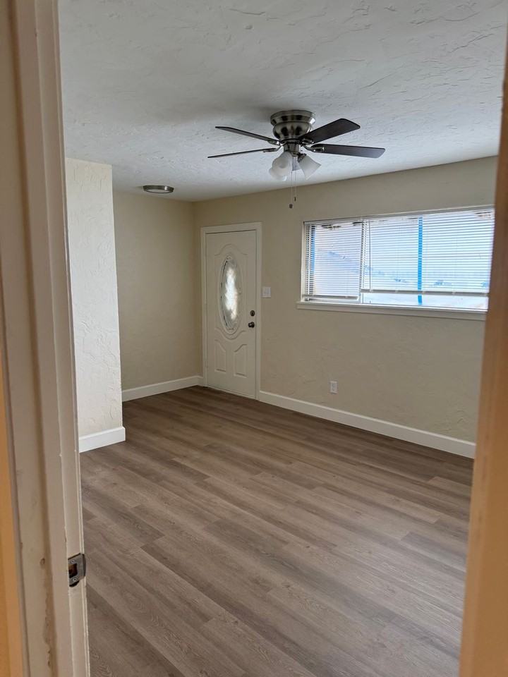 1407 Miami Dr - Photo 5 of 10