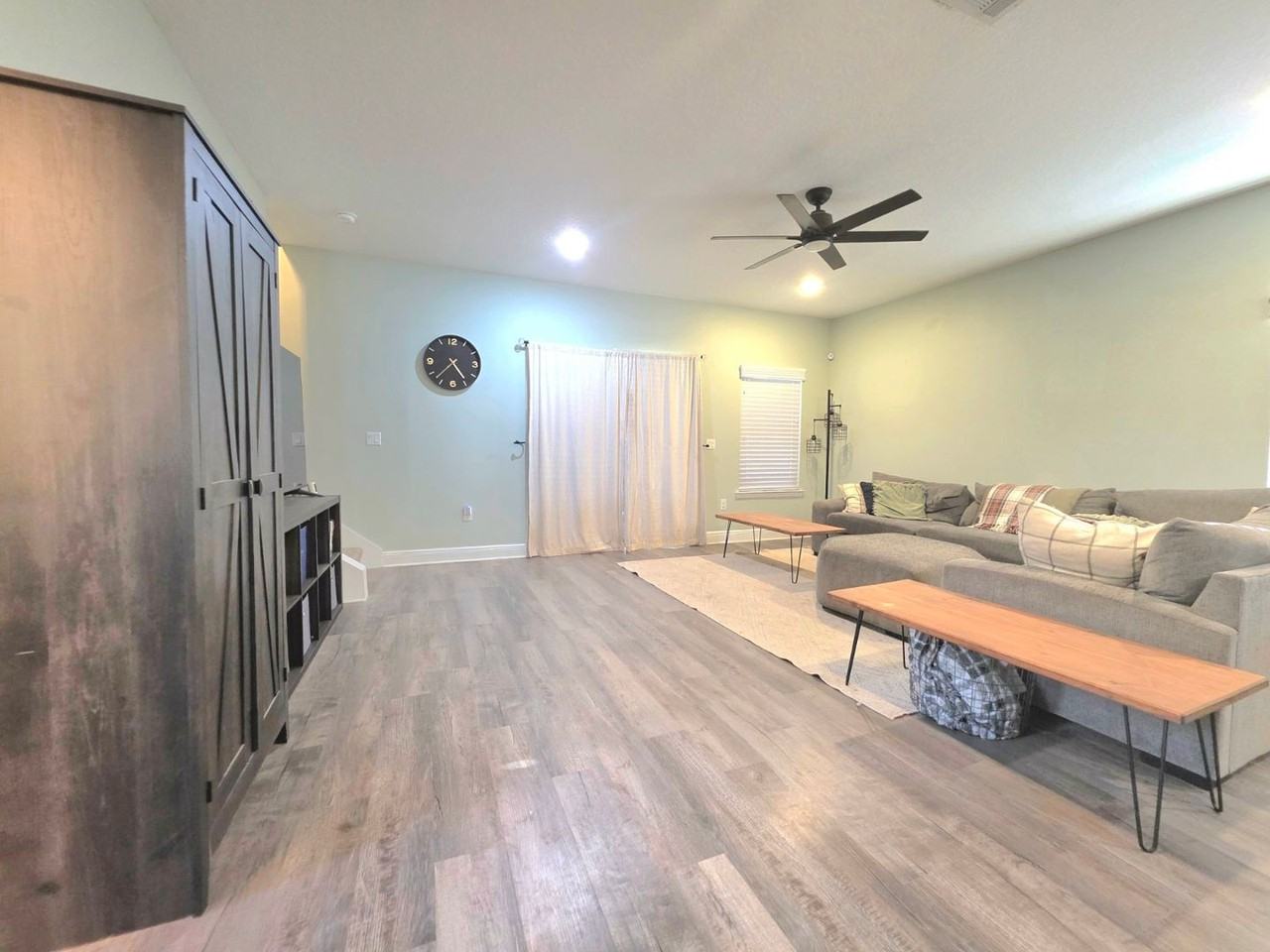 876 Smiley Cir - Photo 4 of 20