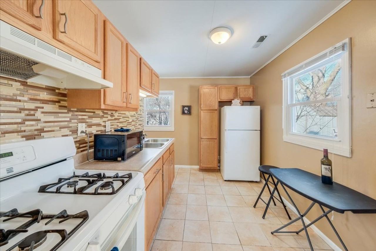 1201 S Lynn St - Photo 5 of 22