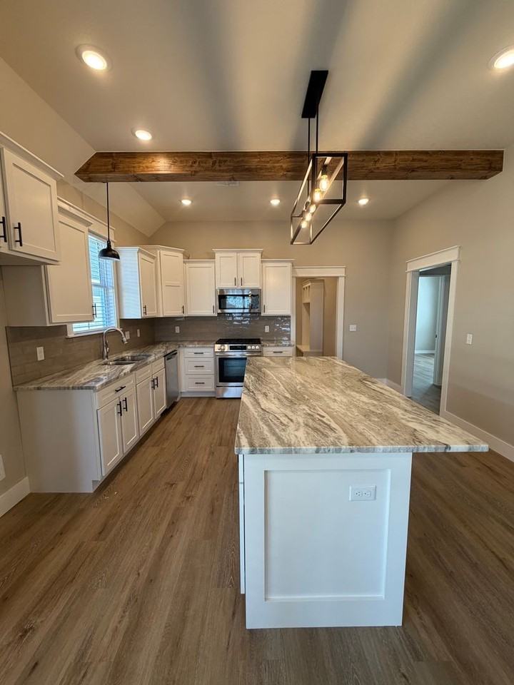 428 E Will Rogers Blvd - Photo 7 of 19