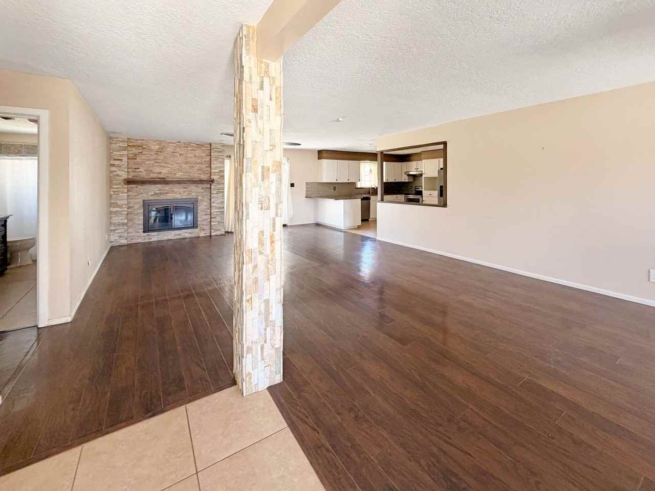 200 W Rojo Dr - Photo 2 of 13