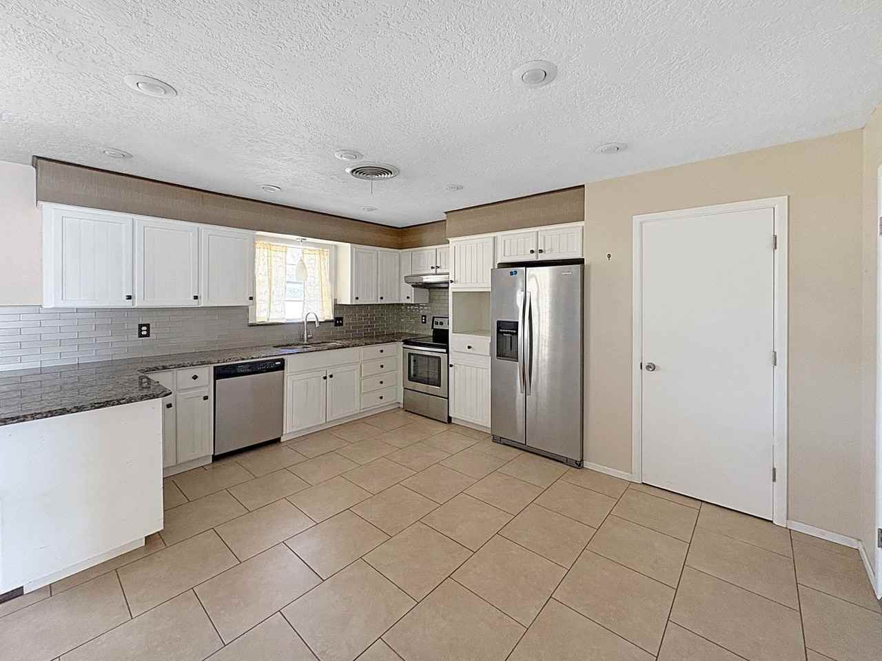 200 W Rojo Dr - Photo 7 of 13