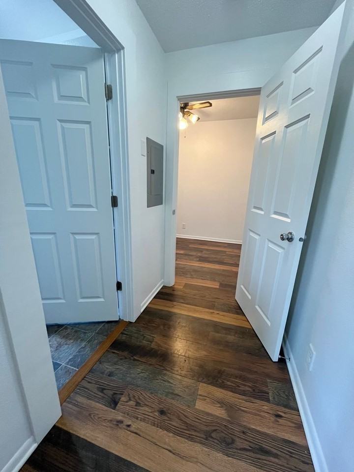 800 800 W 12th St-3 #3 - Photo 6 of 11