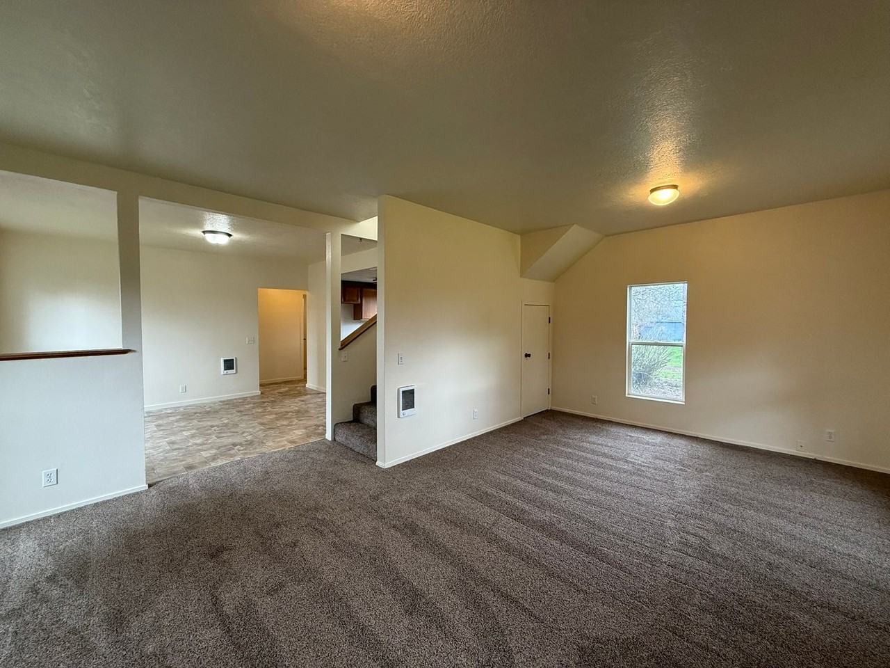 1133 Irvington Dr - Photo 2 of 31