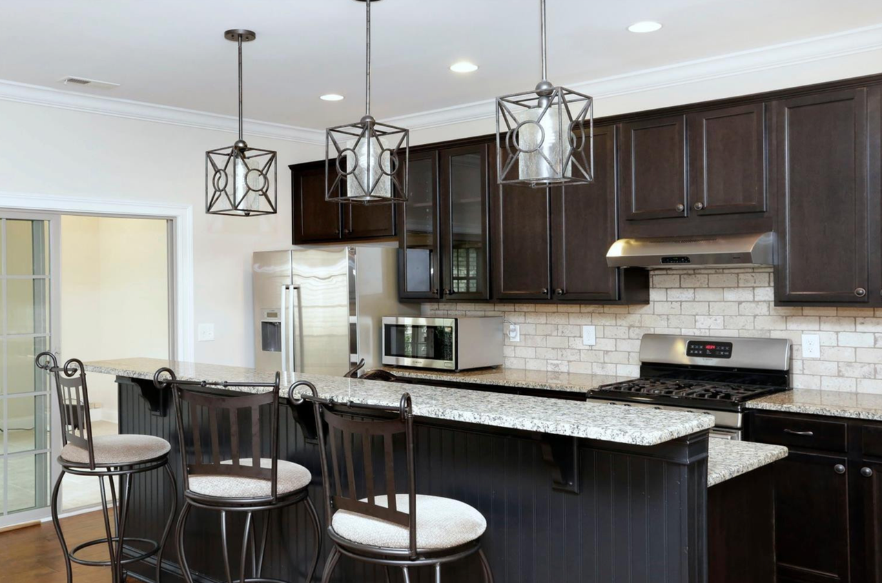 3242 Beacon St - Photo 3 of 20