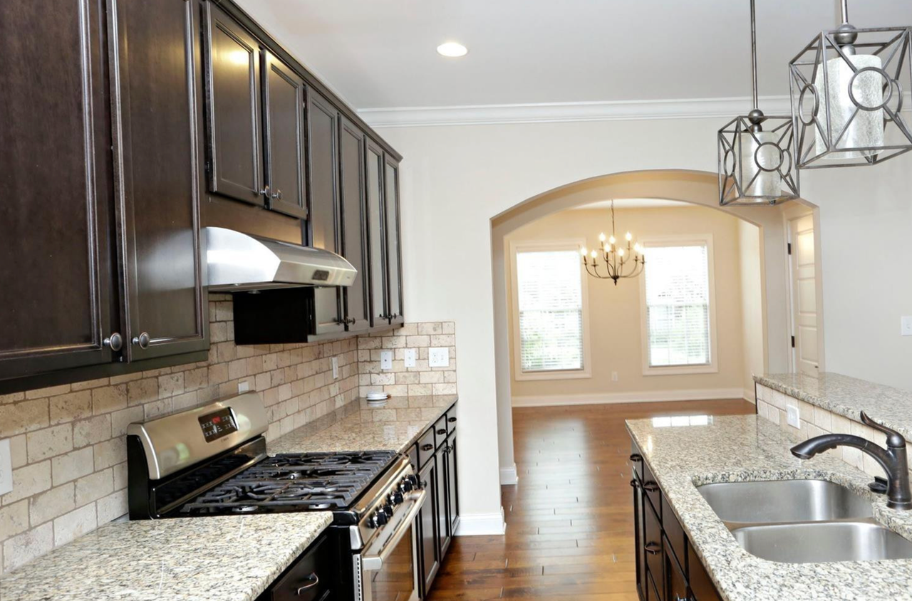 3242 Beacon St - Photo 4 of 20