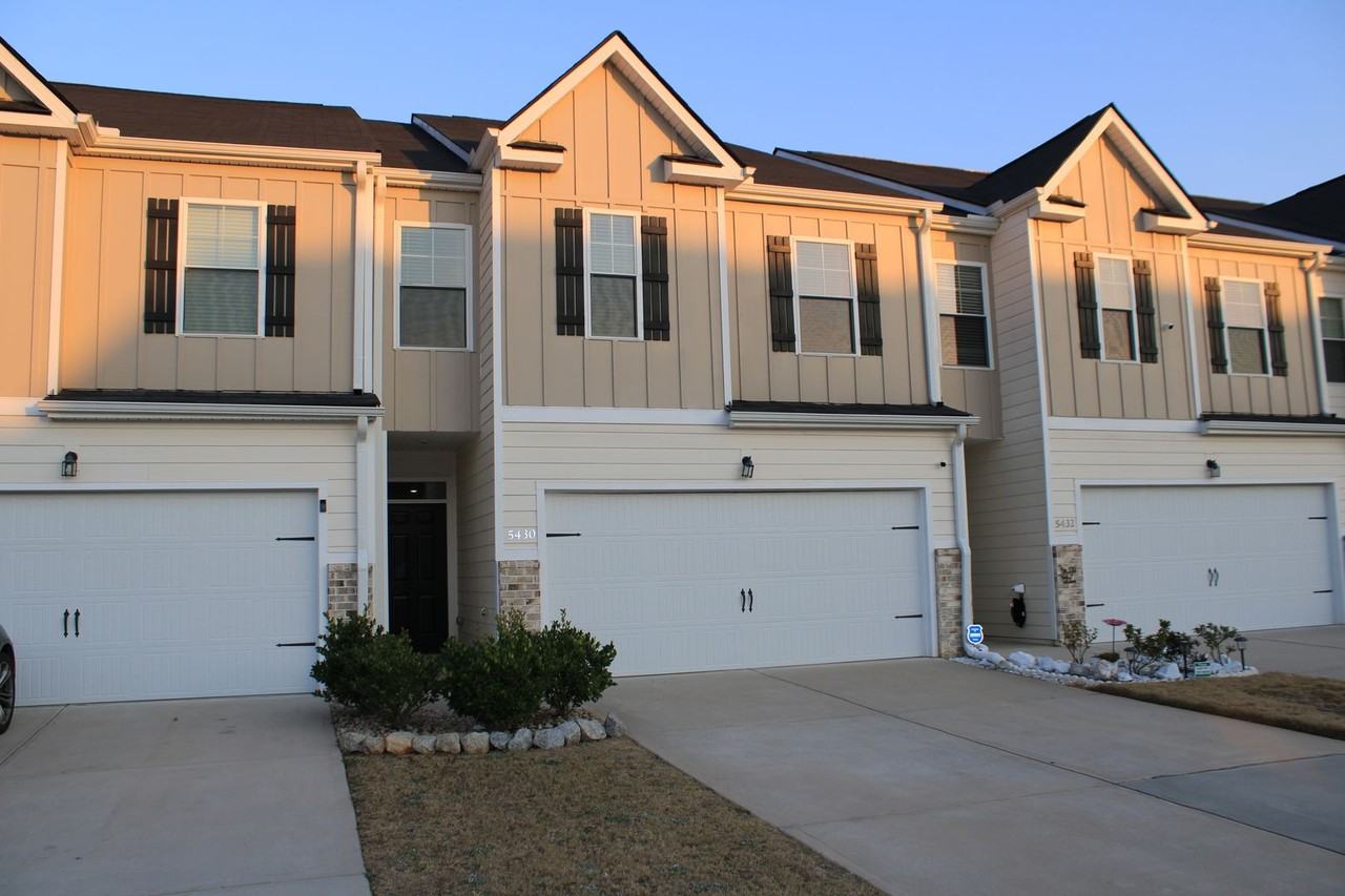 5430 Thrasher Ln - Photo 2 of 32