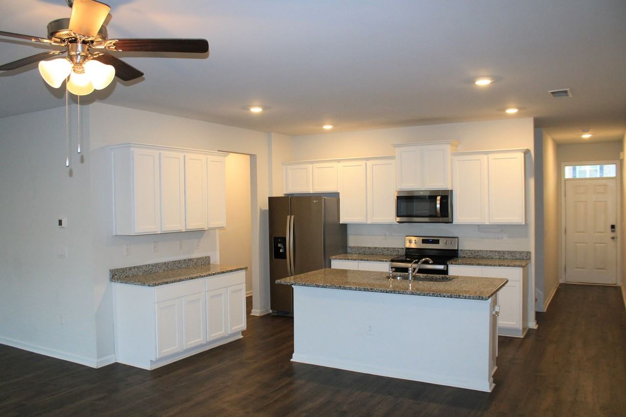 5430 Thrasher Ln - Photo 3 of 32