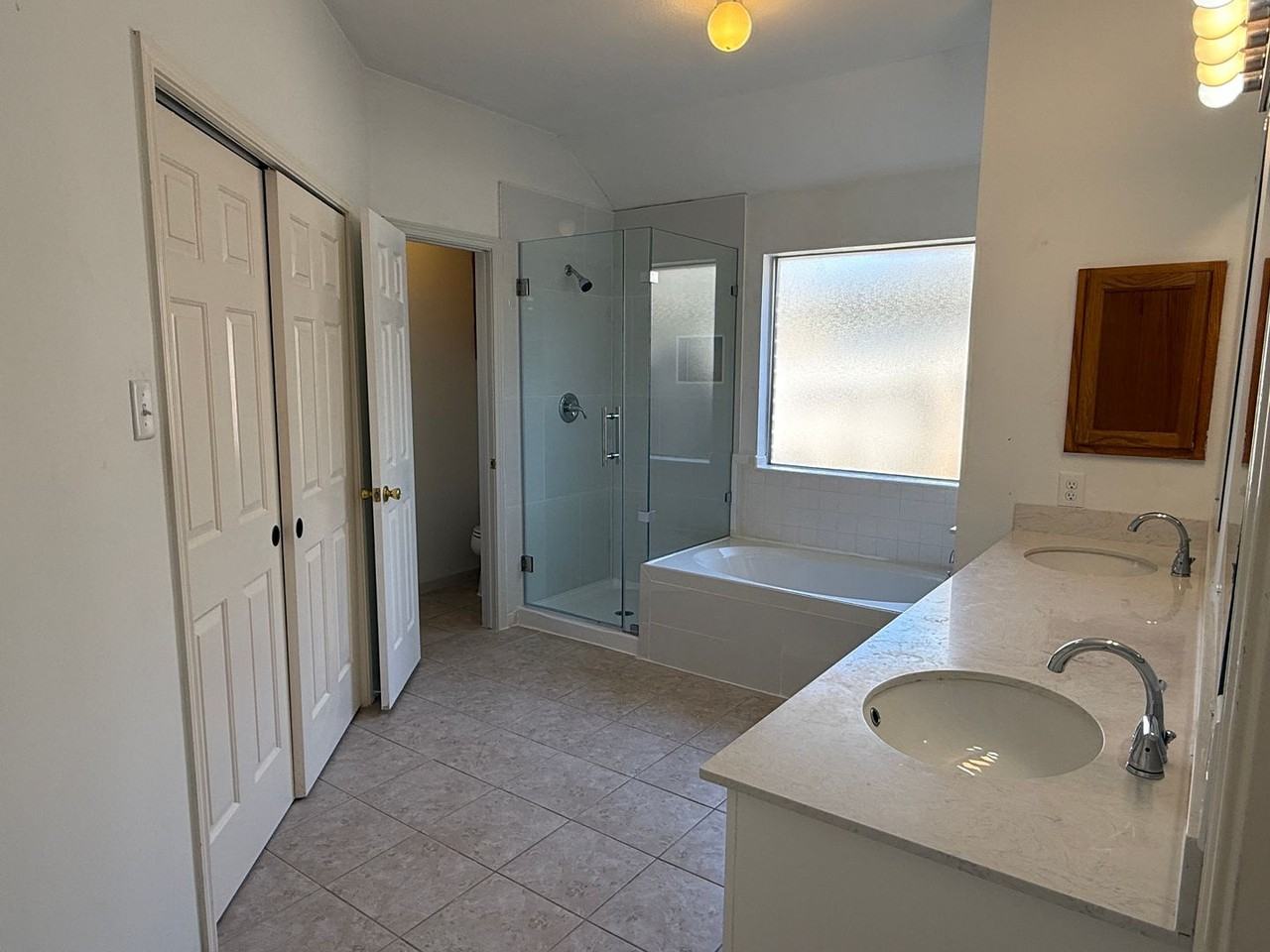 2830 Burgess Hill Ct - Photo 5 of 23