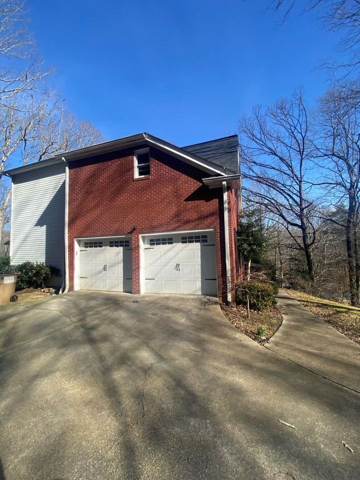 1044 E Lake Dr - Photo 3 of 18