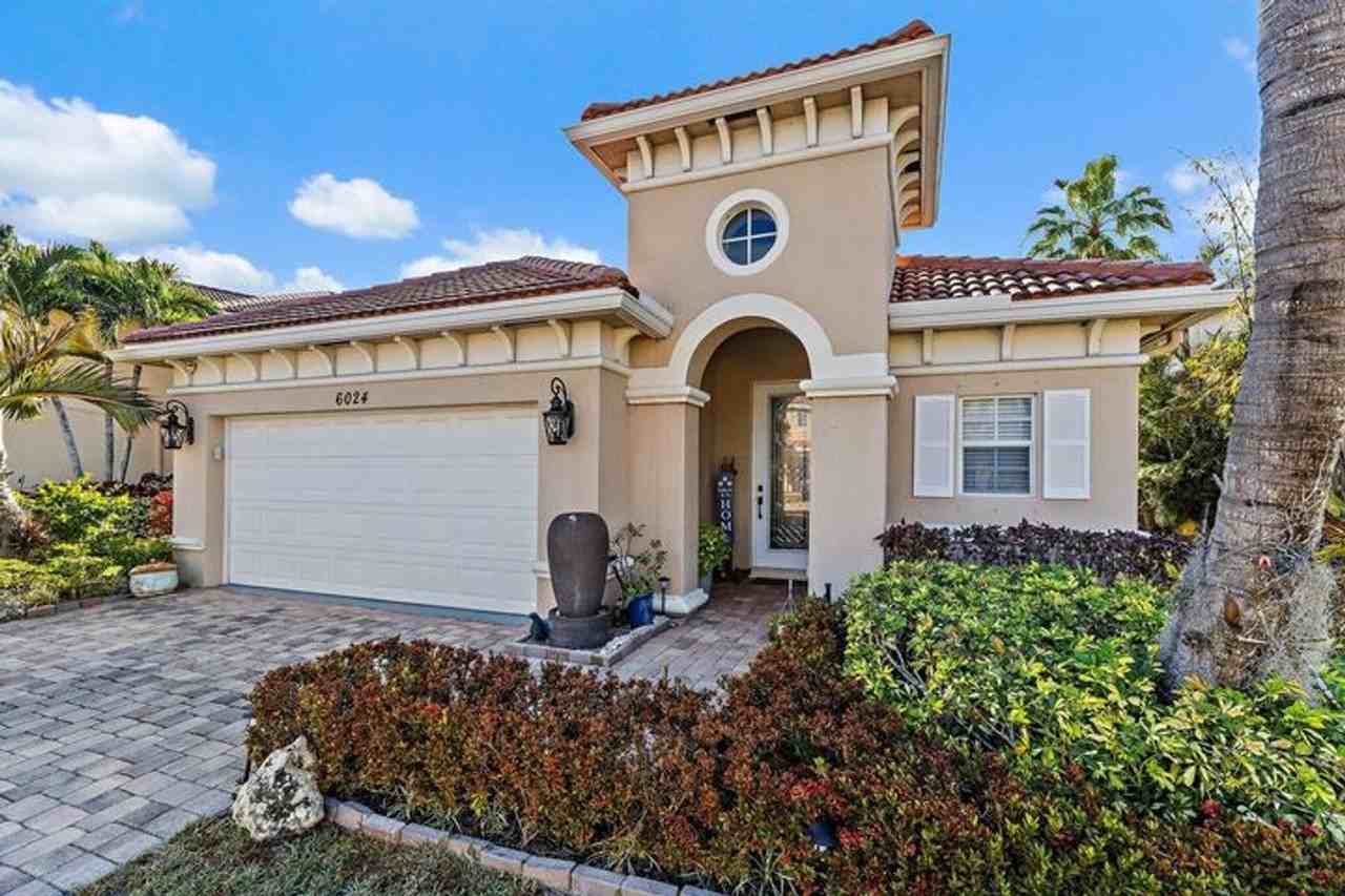 6024 Se Crooked Oak Ave - Photo 3 of 50