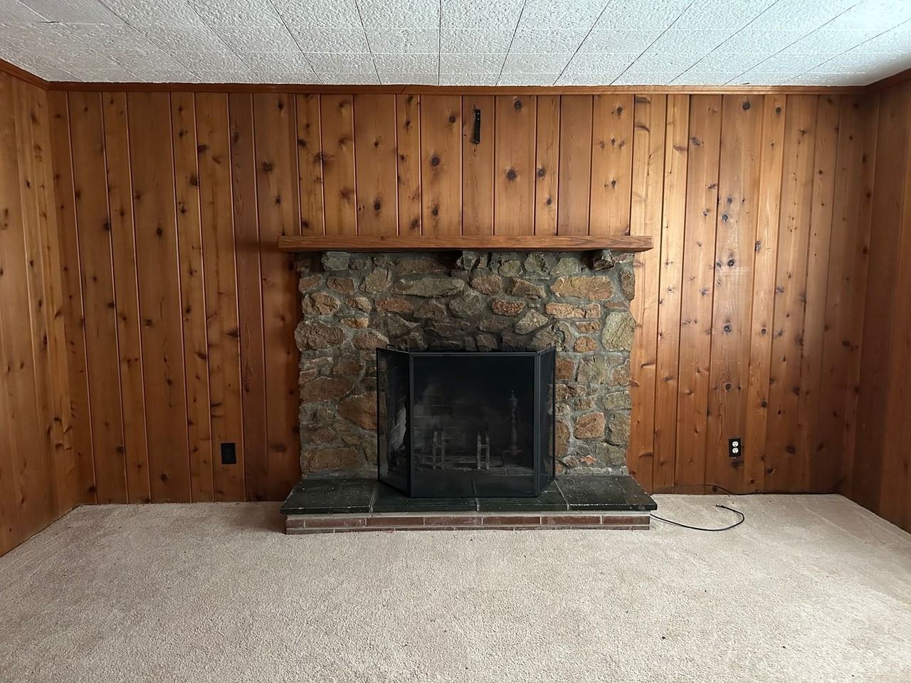 1135 Round Hill Dr - Photo 3 of 11