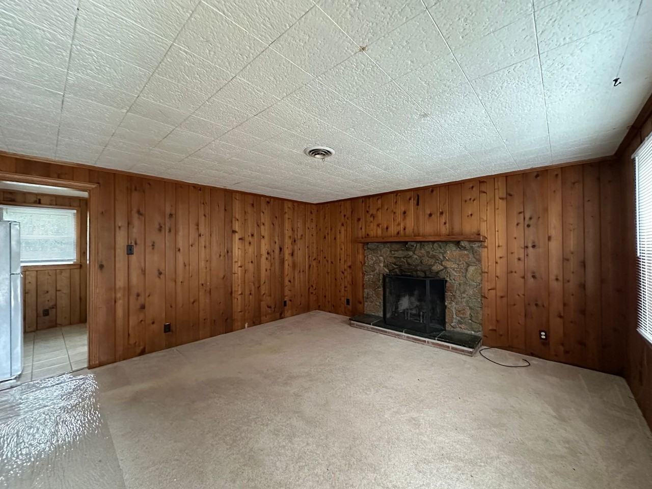 1135 Round Hill Dr - Photo 7 of 11