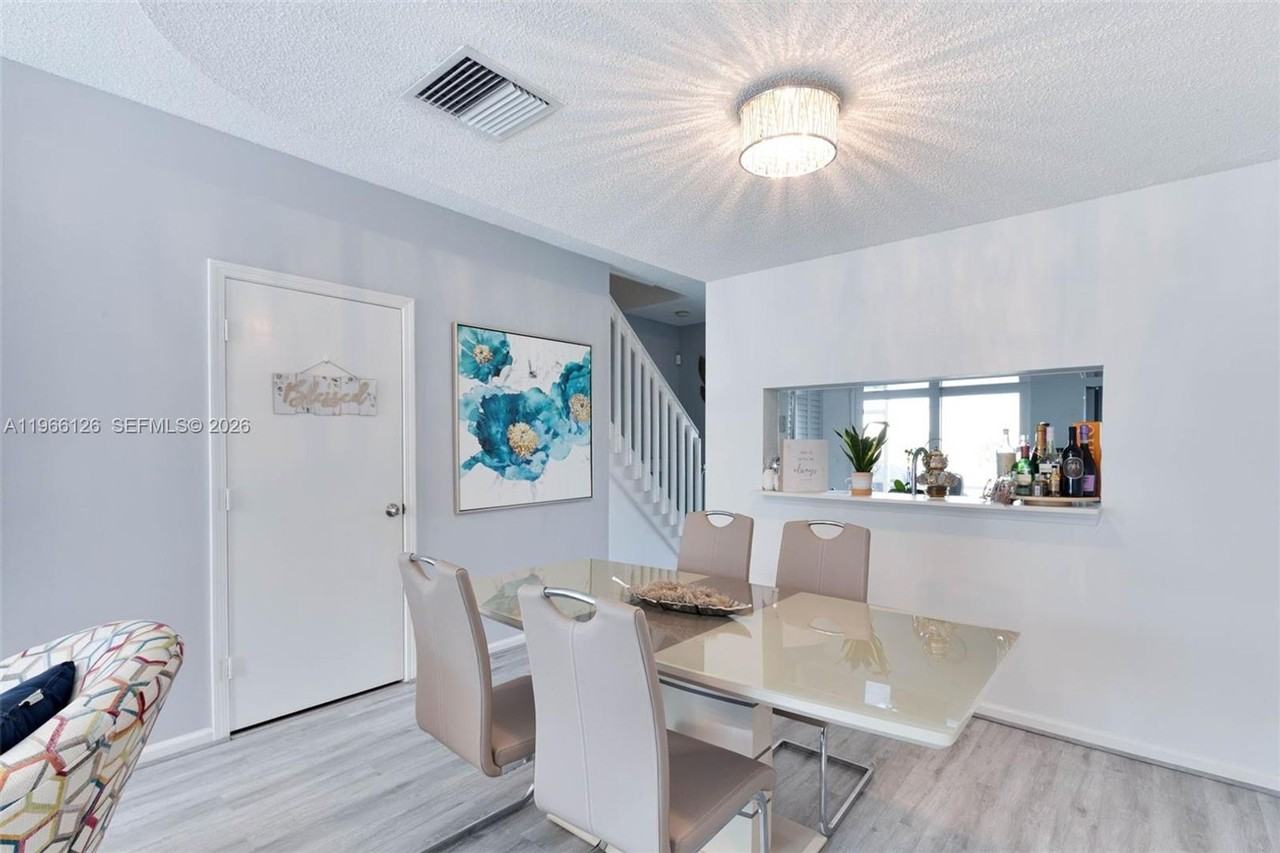 9925 Nw 57th Mnr - Photo 2 of 17