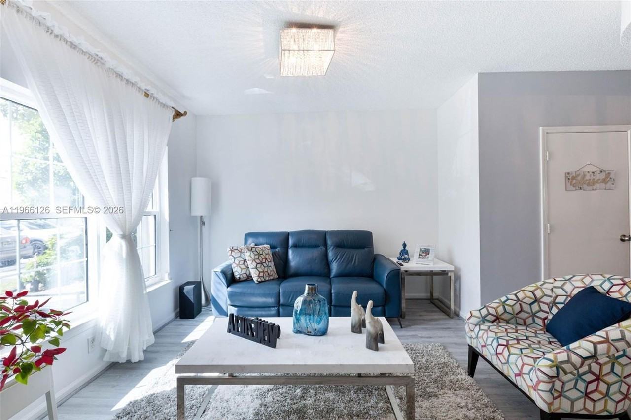 9925 Nw 57th Mnr - Photo 4 of 17