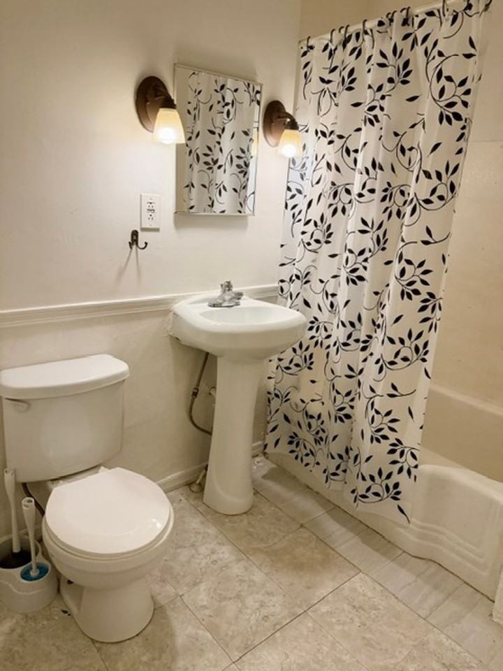 745 E Market St - Photo 6 of 11