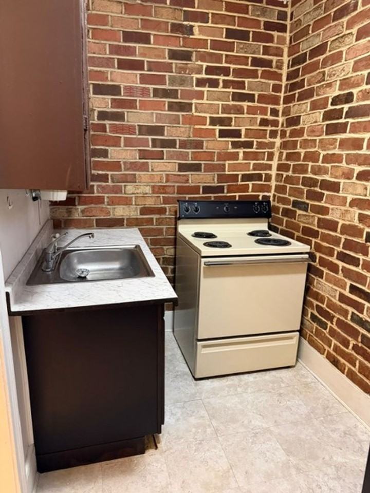 745 E Market St - Photo 7 of 11