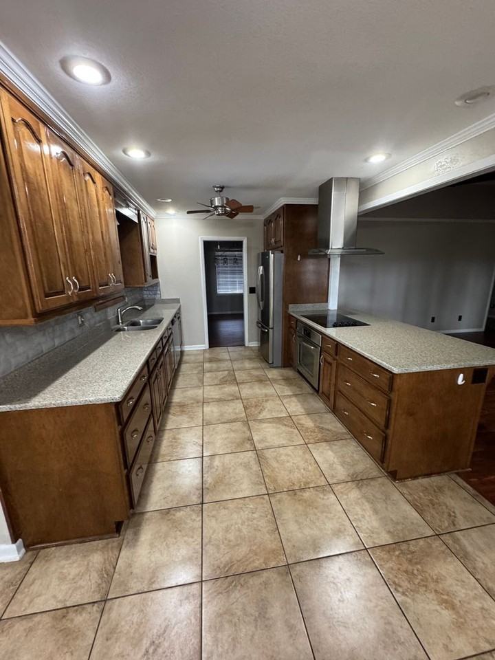 1912 Sherwood Dr - Photo 6 of 30