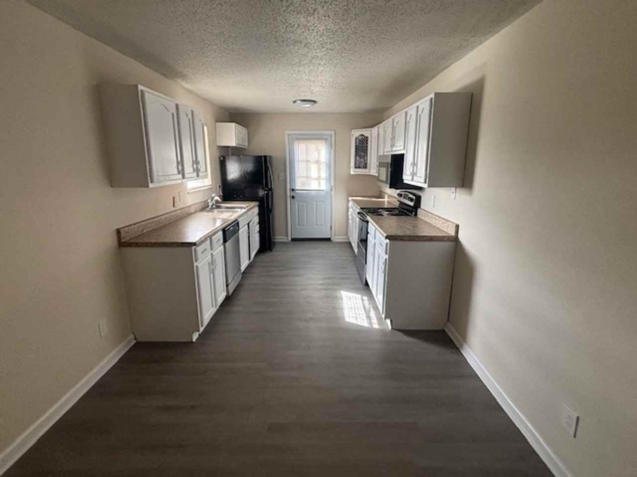 1664 Laurans Ave - Photo 3 of 9