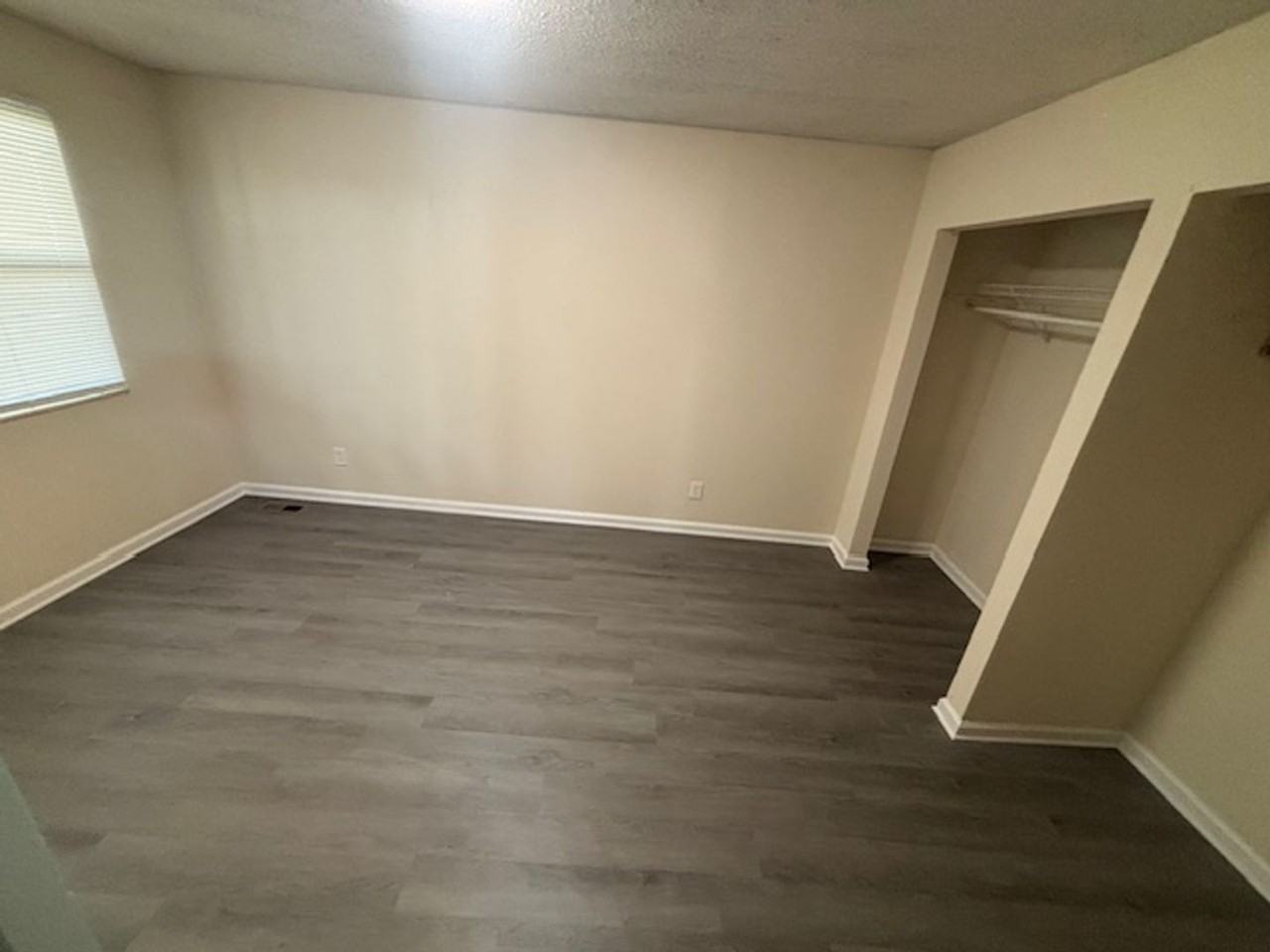 1664 Laurans Ave - Photo 5 of 9