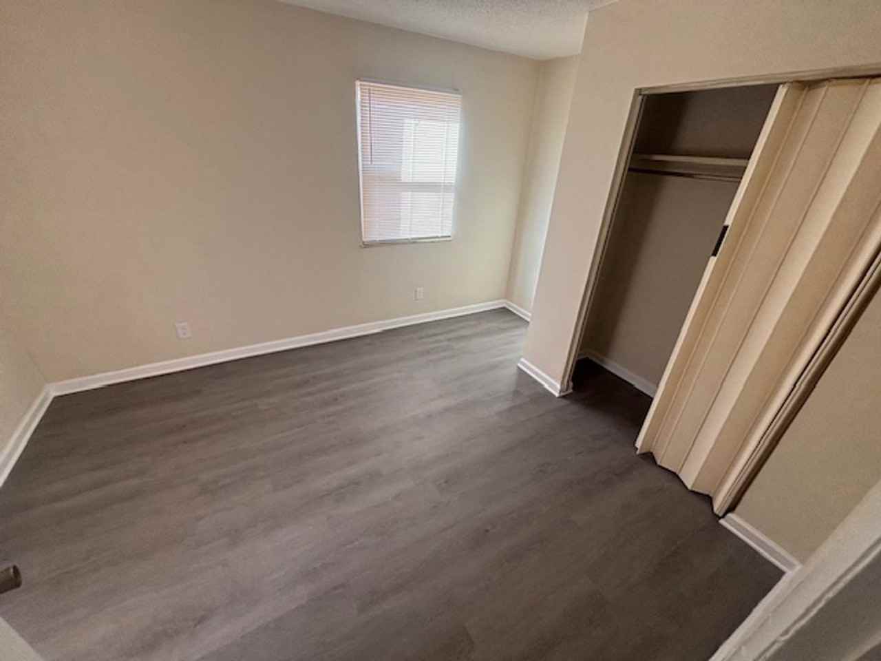 1664 Laurans Ave - Photo 7 of 9