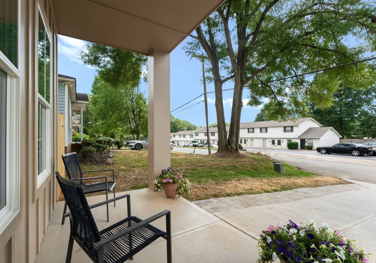 2417 Pruitt St - Photo 4 of 32