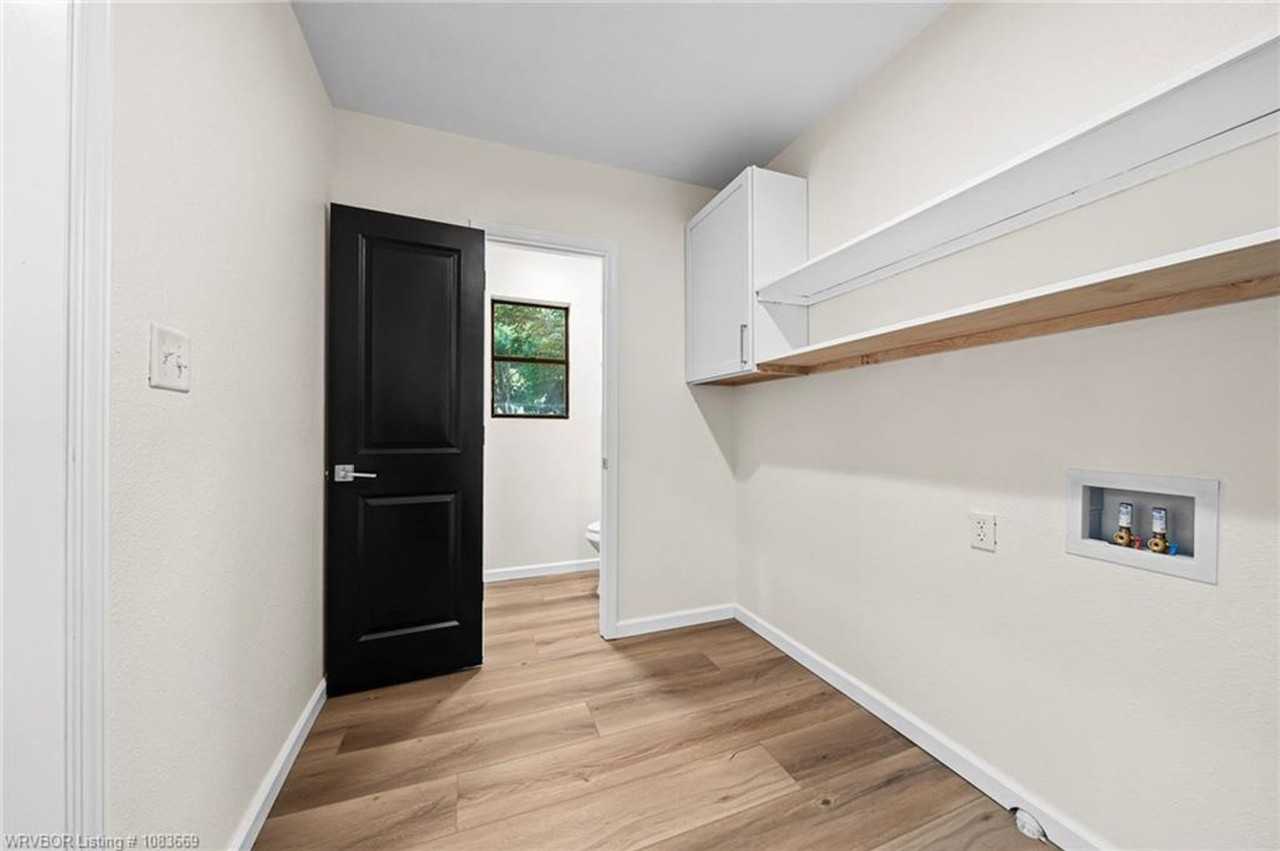 9609 Jenny Lind Rd - Photo 5 of 33