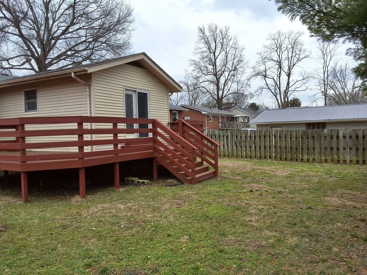 610 Margot Ave - Photo 4 of 20