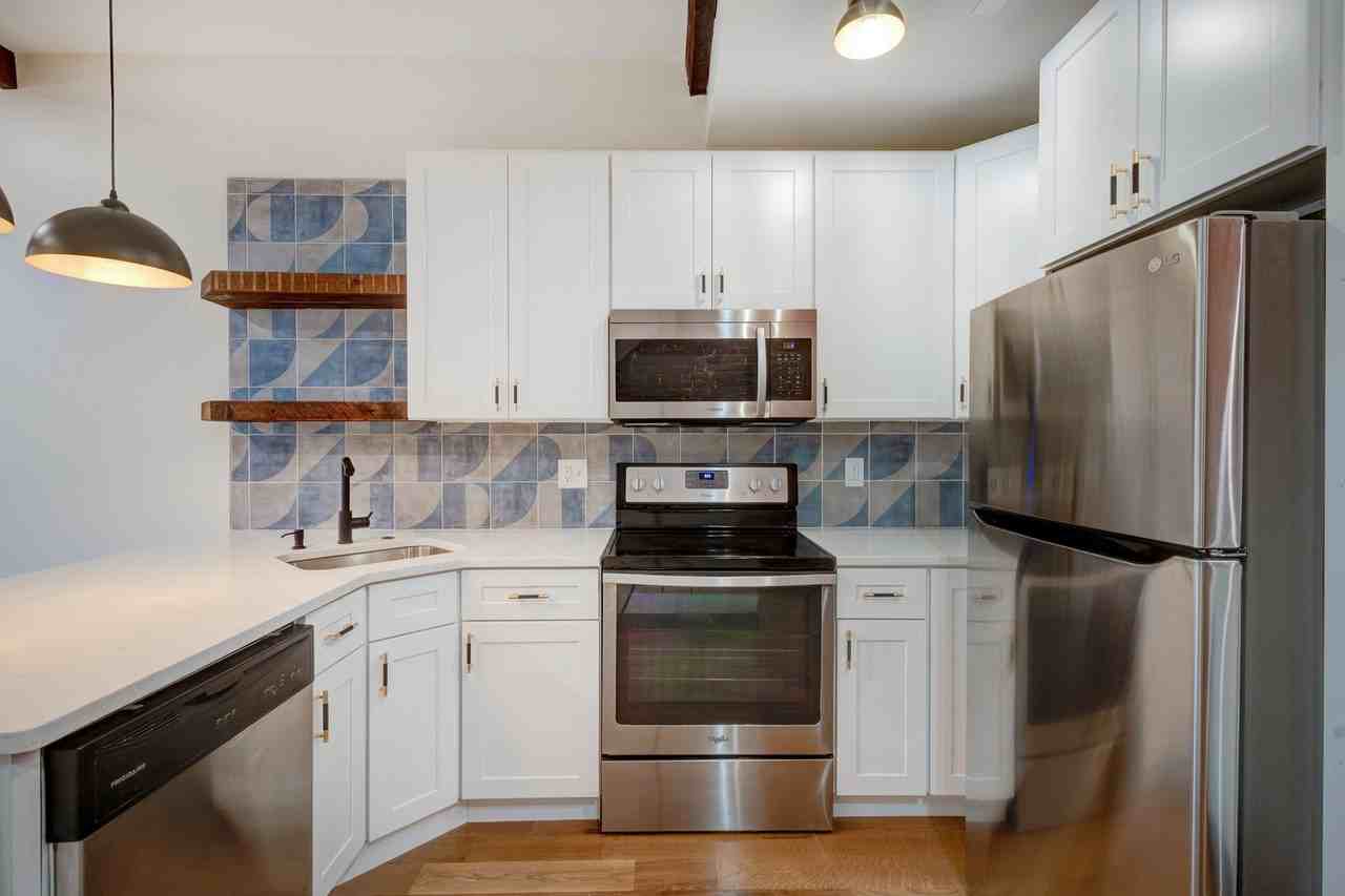 3007 W Fletcher St - Photo 2 of 20