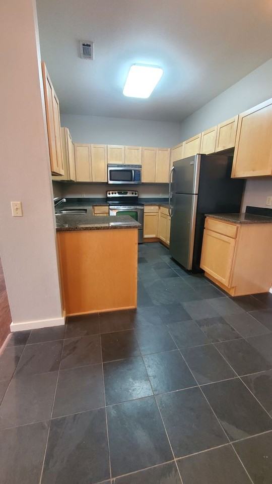 40 E Maple St #3 - Photo 3 of 12