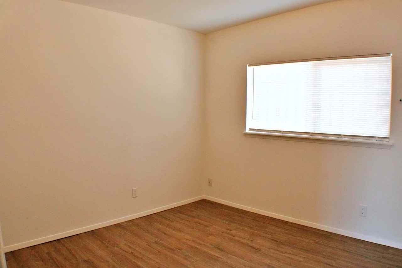 10125 Mercedes St - Photo 5 of 32