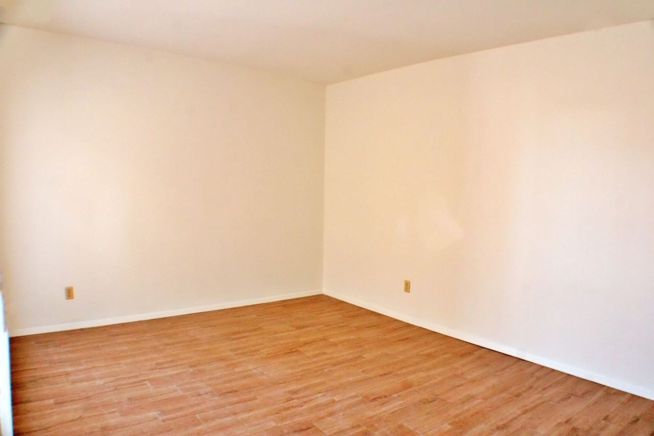 10125 Mercedes St - Photo 6 of 32