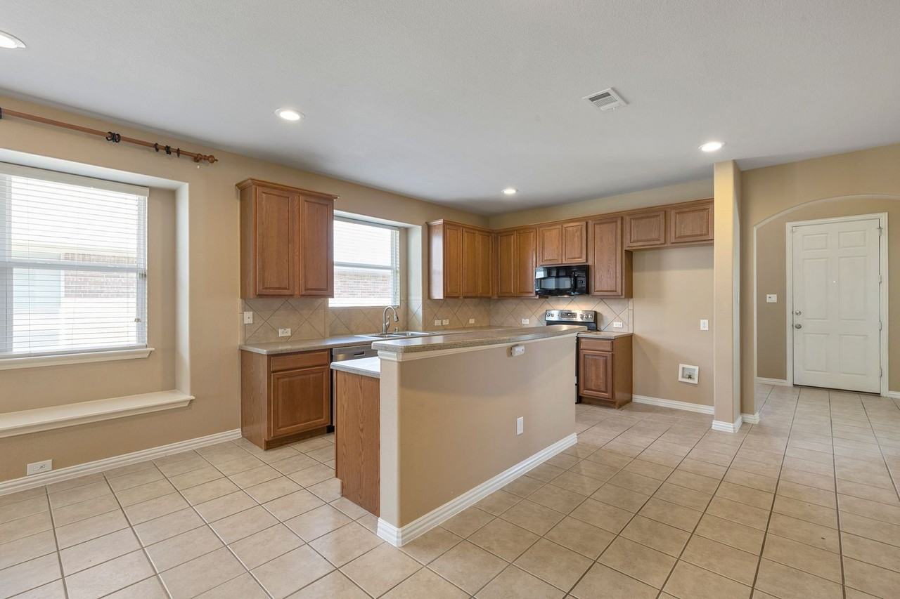 2931 N Camino Lagos - Photo 7 of 34